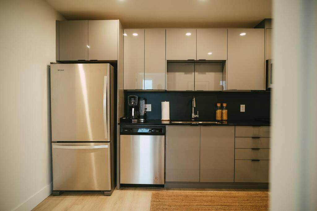 Chic Cozy Retreat - 2Br - Stunning North End Views Apartment ฮาลิแฟกซ์ ภายนอก รูปภาพ