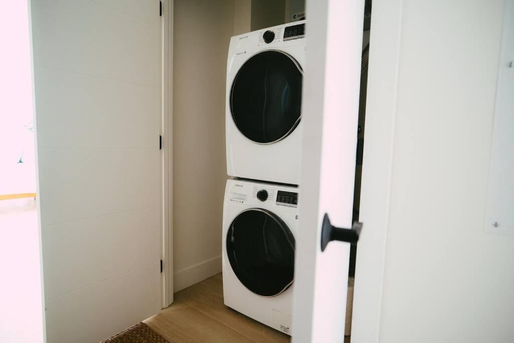 Chic Cozy Retreat - 2Br - Stunning North End Views Apartment ฮาลิแฟกซ์ ภายนอก รูปภาพ