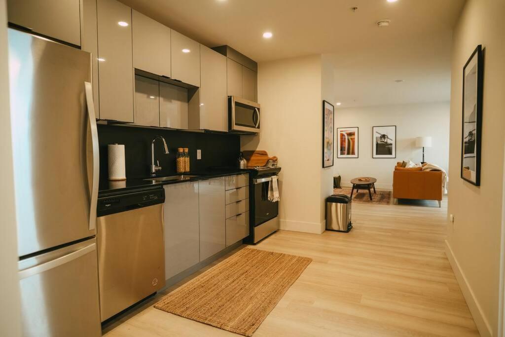 Chic Cozy Retreat - 2Br - Stunning North End Views Apartment ฮาลิแฟกซ์ ภายนอก รูปภาพ